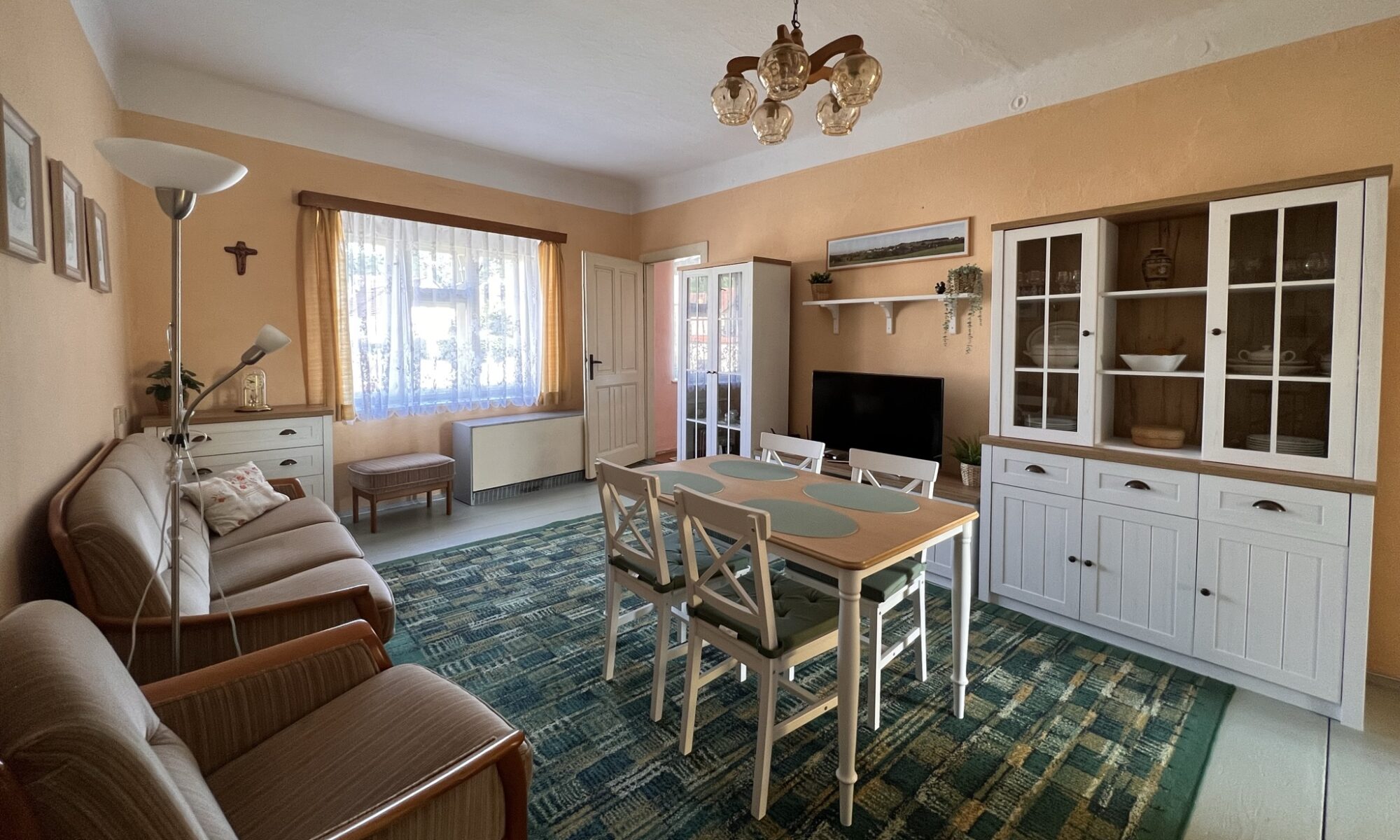 Obývací pokoj s jídelnou v Apartmánu U Mátlů